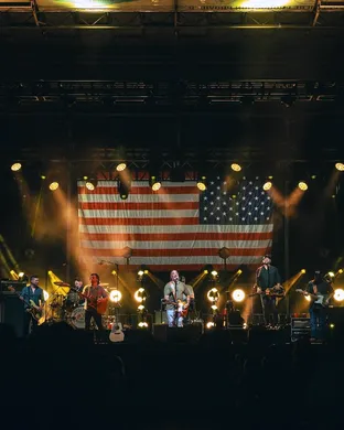 Aaron Lewis and The Stateliners